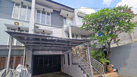 Town House 2,5 Lantai di Jl Haji Subuh Dekat TB Simatupang