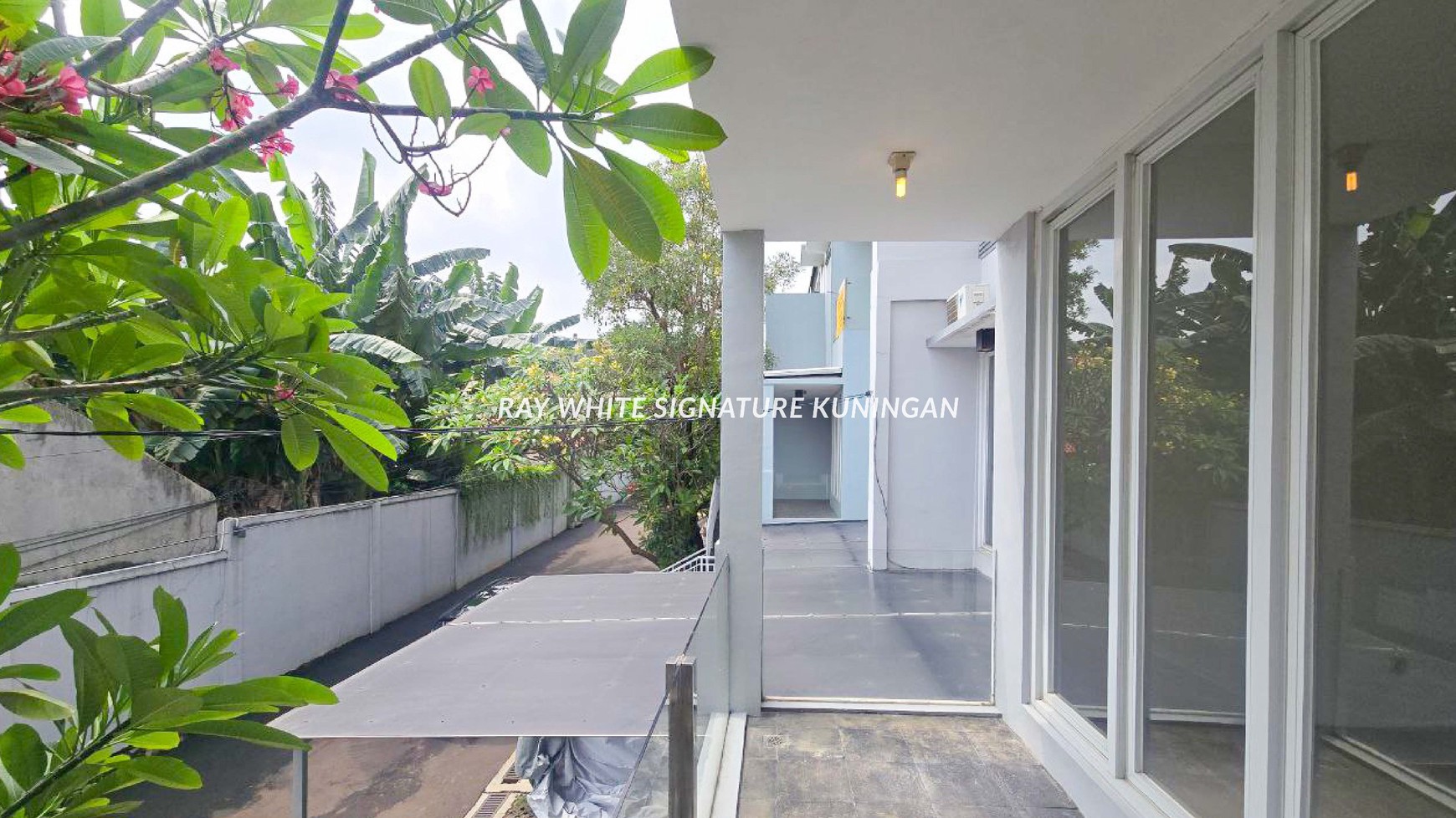 Town House 2,5 Lantai di Jl Haji Subuh Dekat TB Simatupang