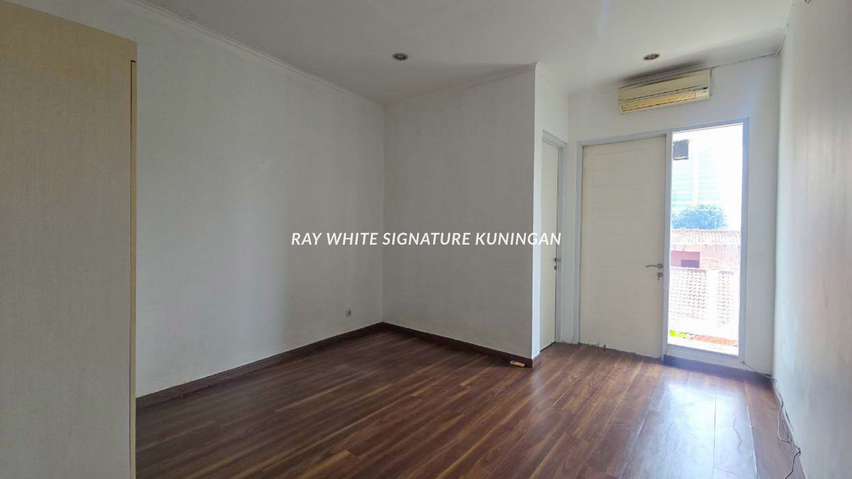 Town House 2,5 Lantai di Jl Haji Subuh Dekat TB Simatupang