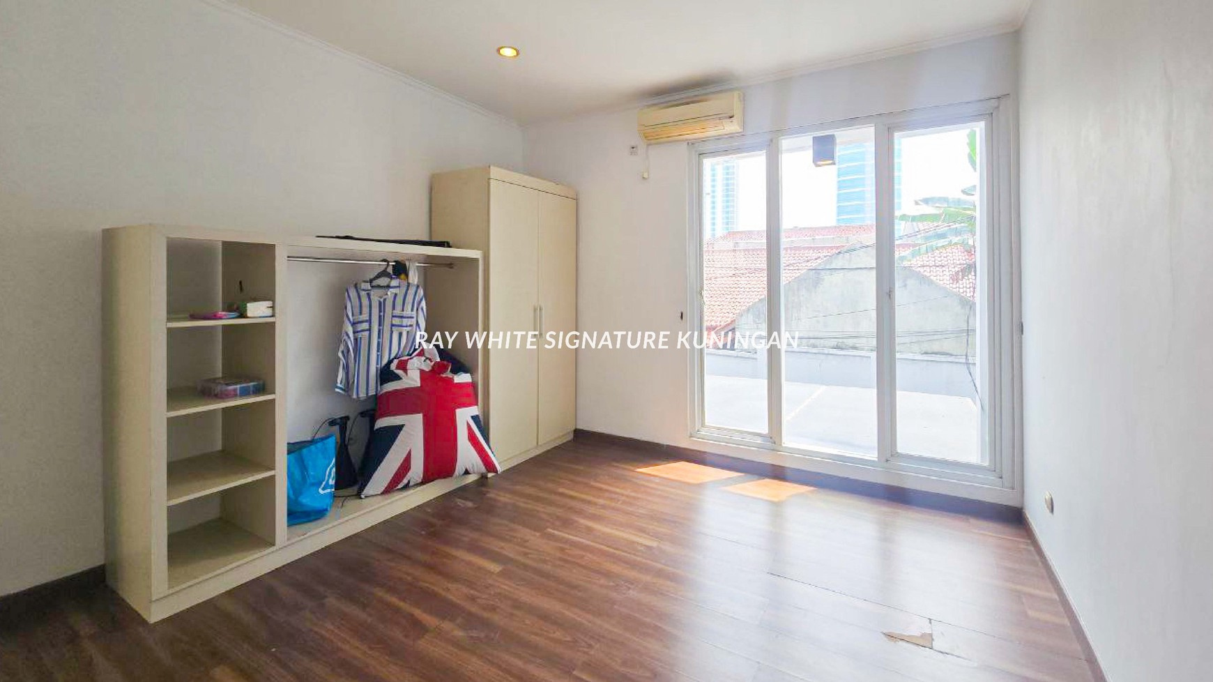 Town House 2,5 Lantai di Jl Haji Subuh Dekat TB Simatupang