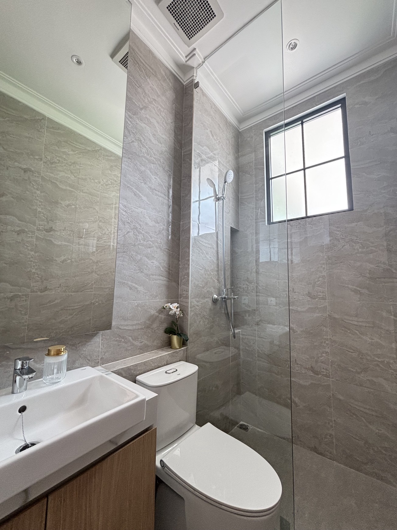 Gladious Attic - Rumah Glenview Citra Gran Cibubur 