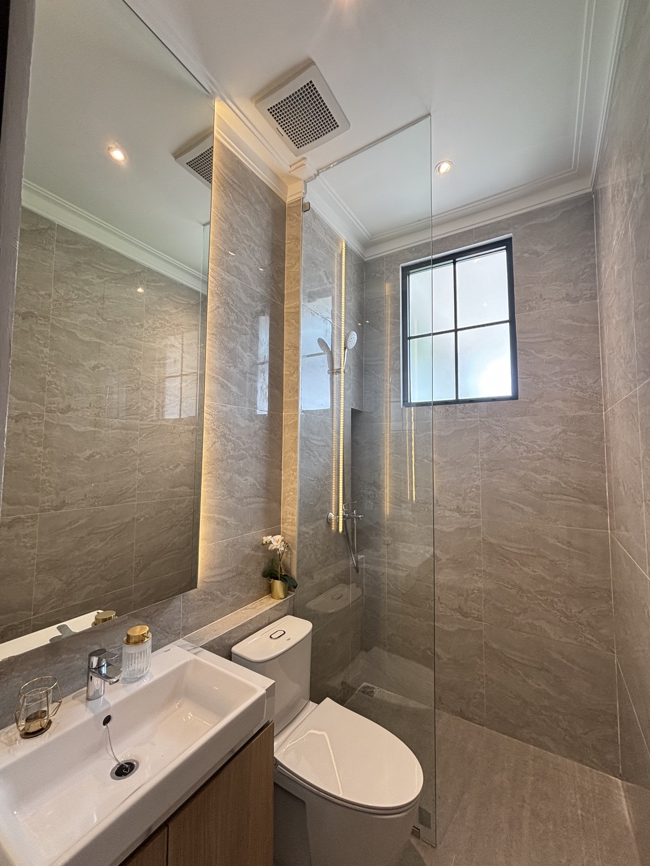 Gladious Attic - Rumah Glenview Citra Gran Cibubur 