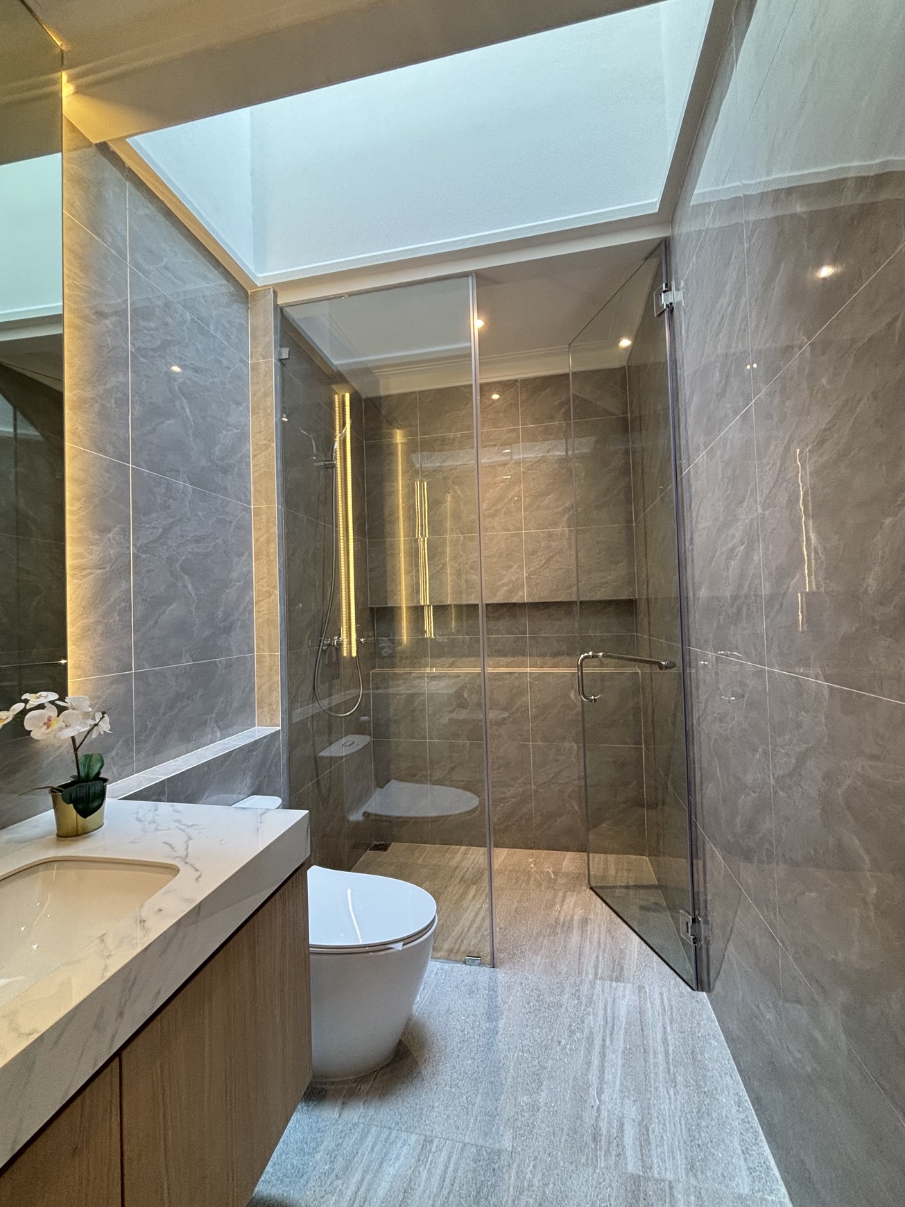 Gladious Attic - Rumah Glenview Citra Gran Cibubur 