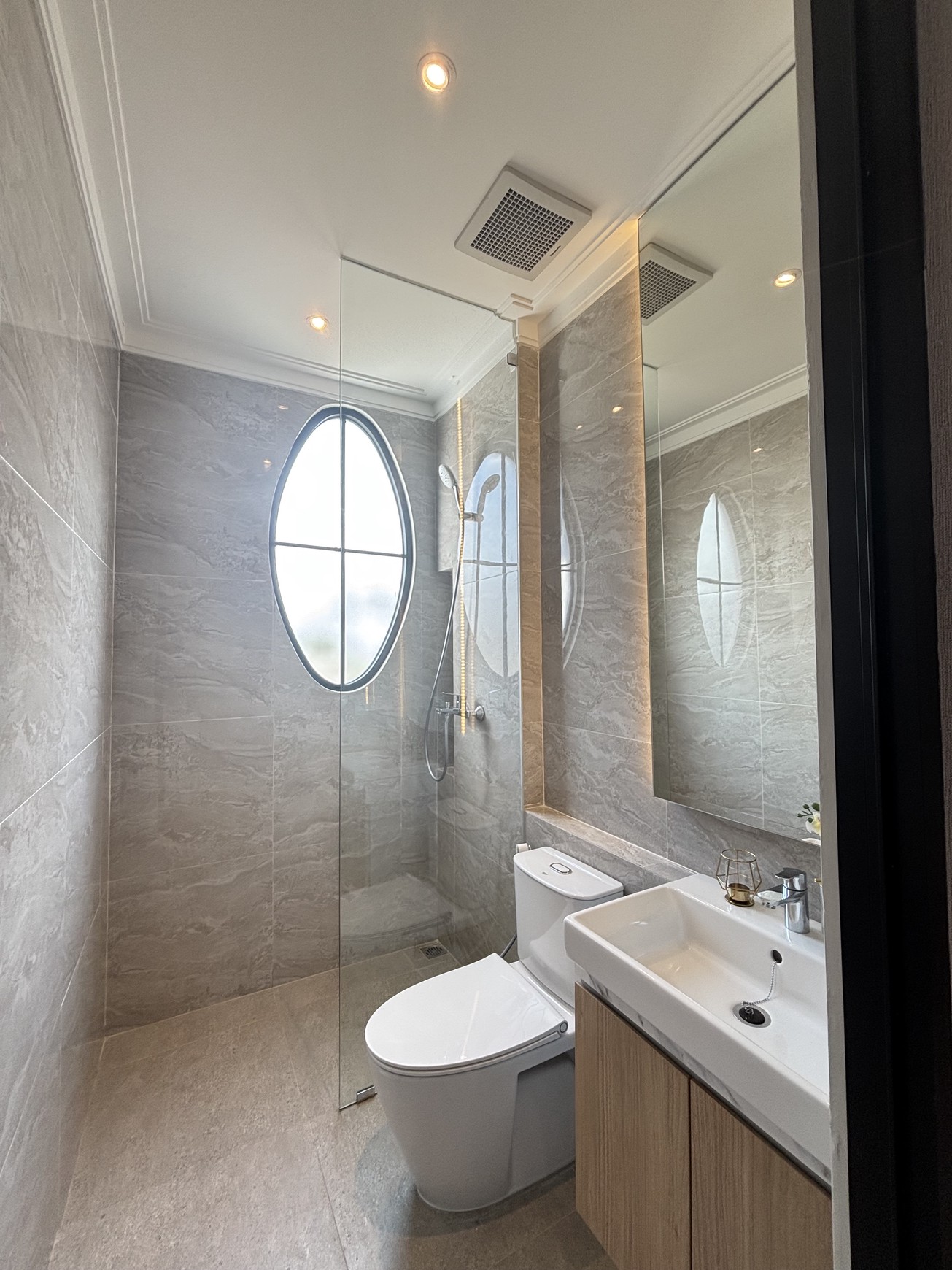 Gladious Attic - Rumah Glenview Citra Gran Cibubur 