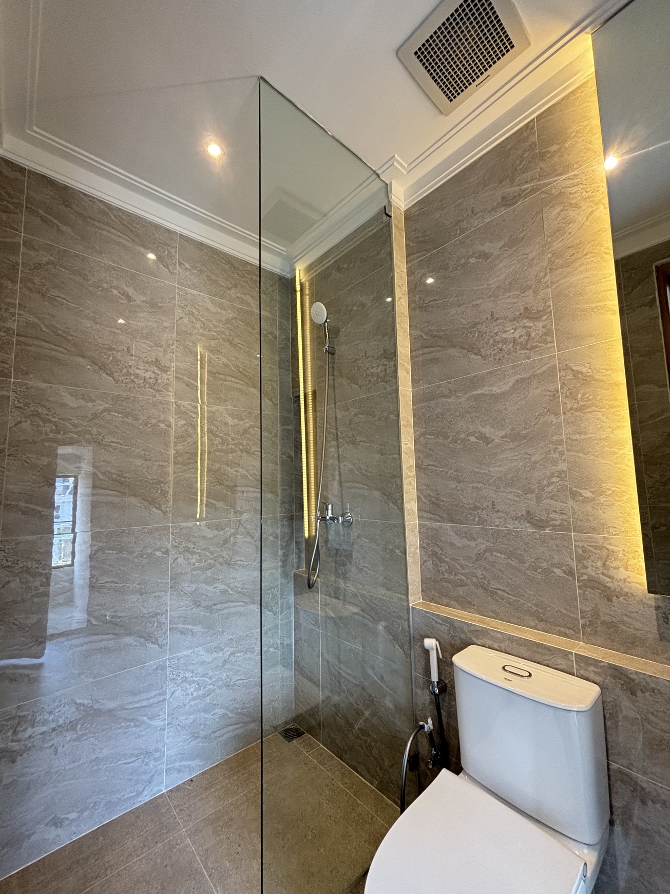 Gladious Attic - Rumah Glenview Citra Gran Cibubur 