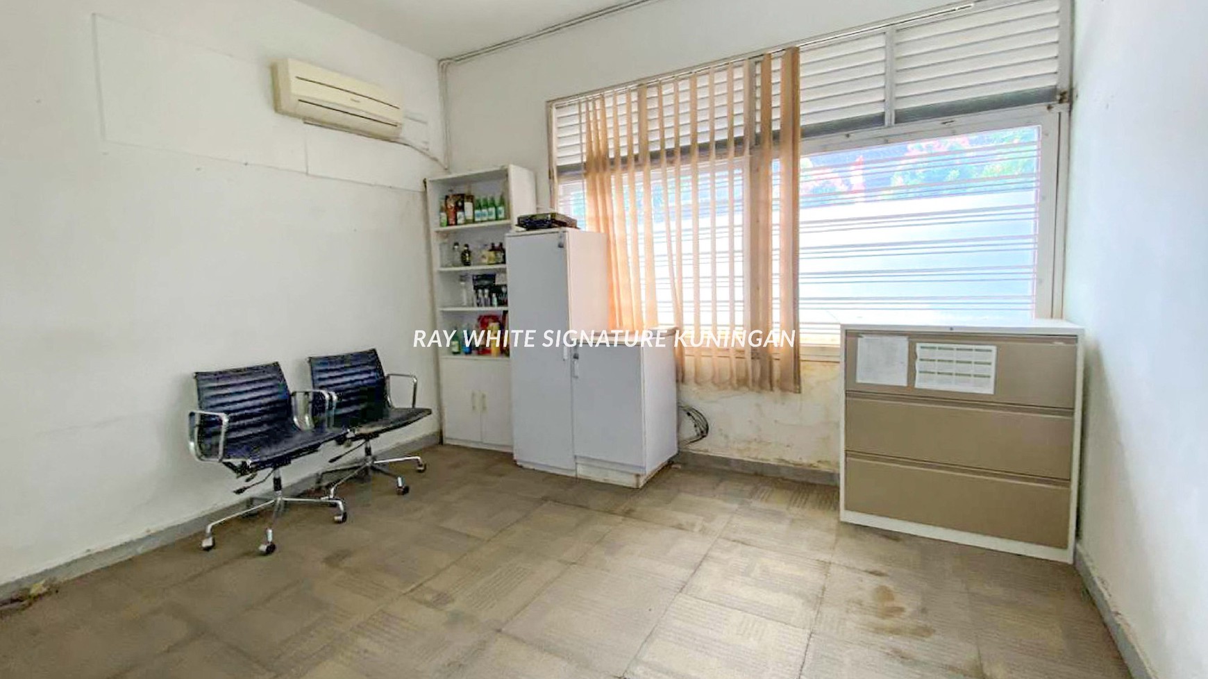 Bangunan Ex Kantor di Jl Prapanca Raya Zona Komersial Lokasi Strategis