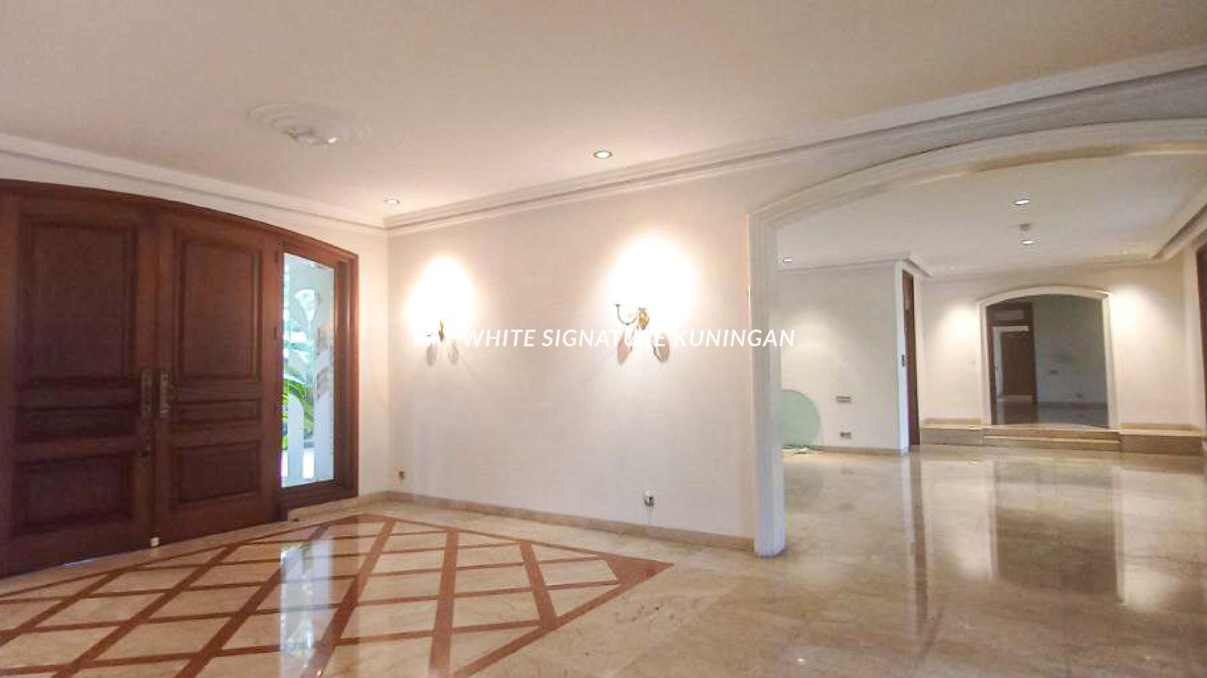 Rumah Mewah Lokasi Prime di Jl Sekolah Kencana Pondok Indah