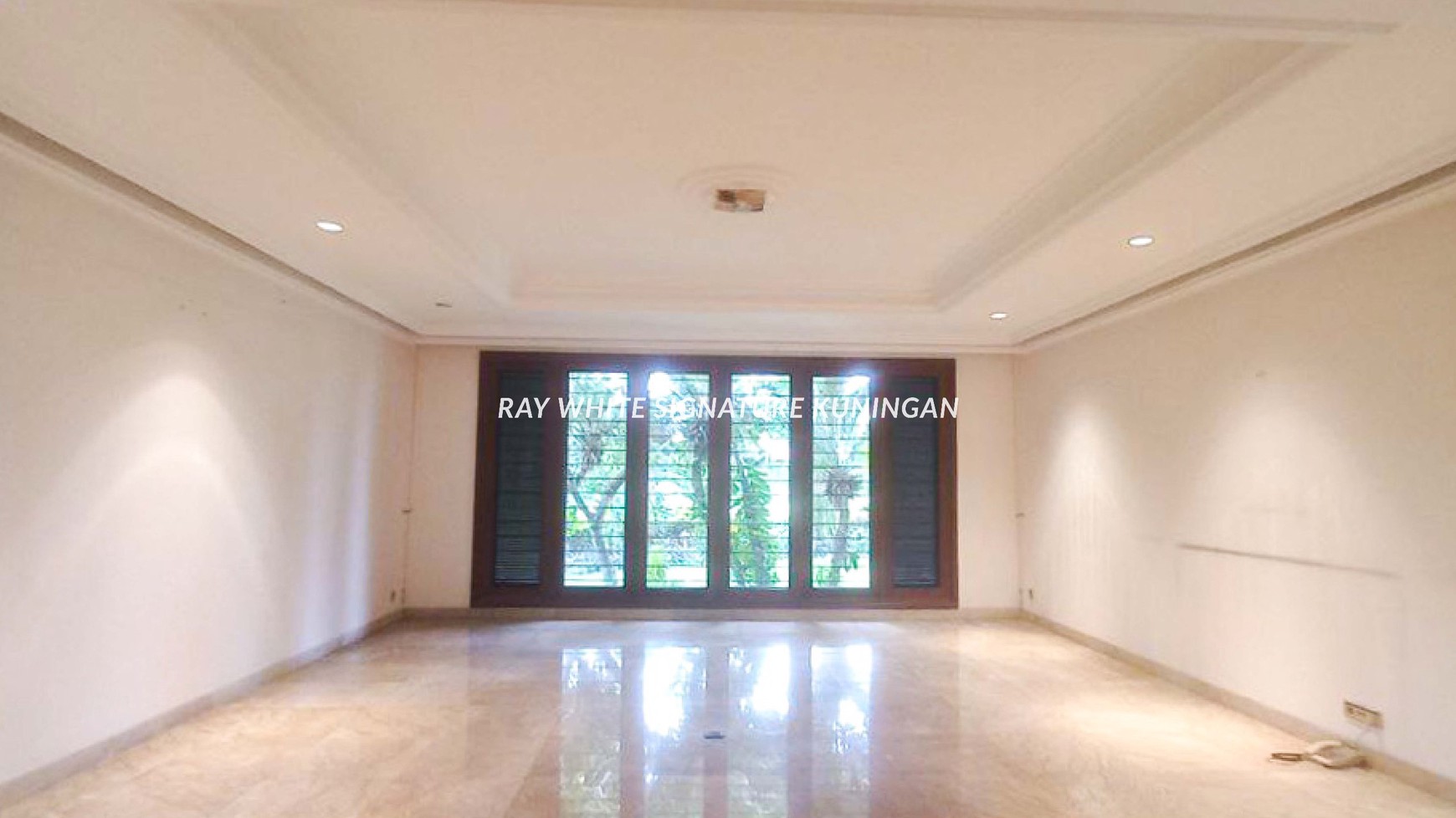 Rumah Mewah Lokasi Prime di Jl Sekolah Kencana Pondok Indah