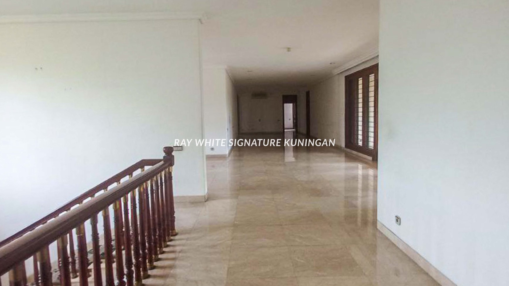 Rumah Mewah Lokasi Prime di Jl Sekolah Kencana Pondok Indah