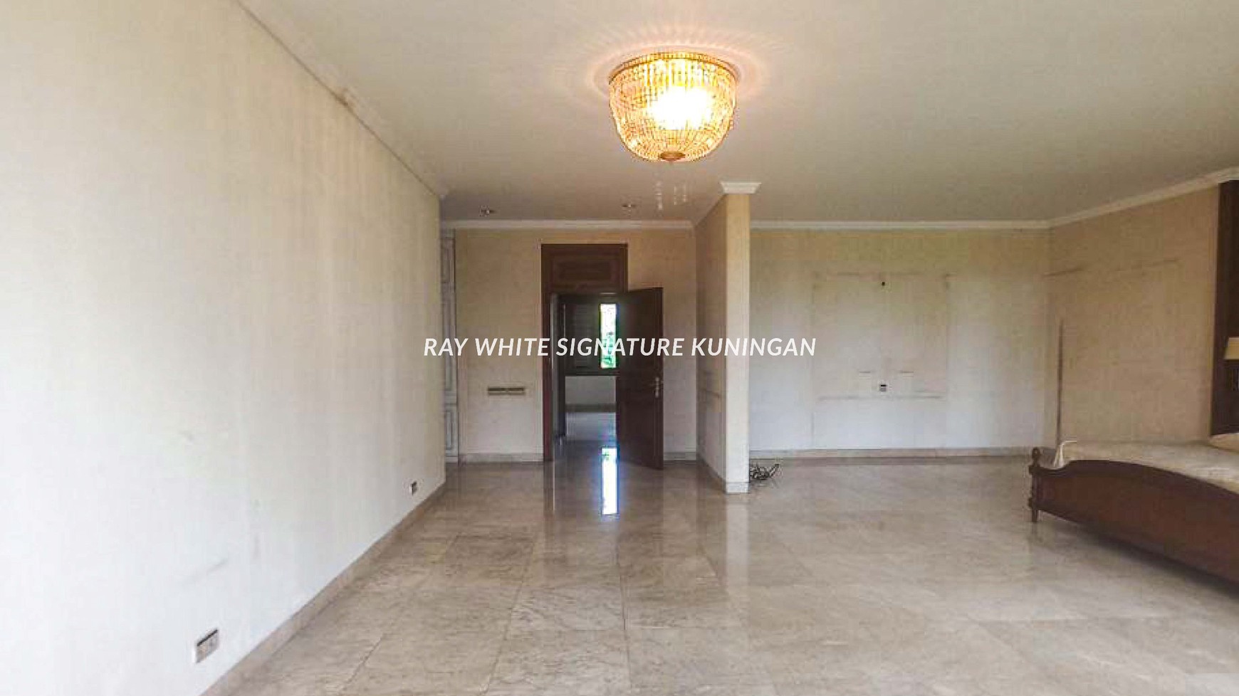 Rumah Mewah Lokasi Prime di Jl Sekolah Kencana Pondok Indah