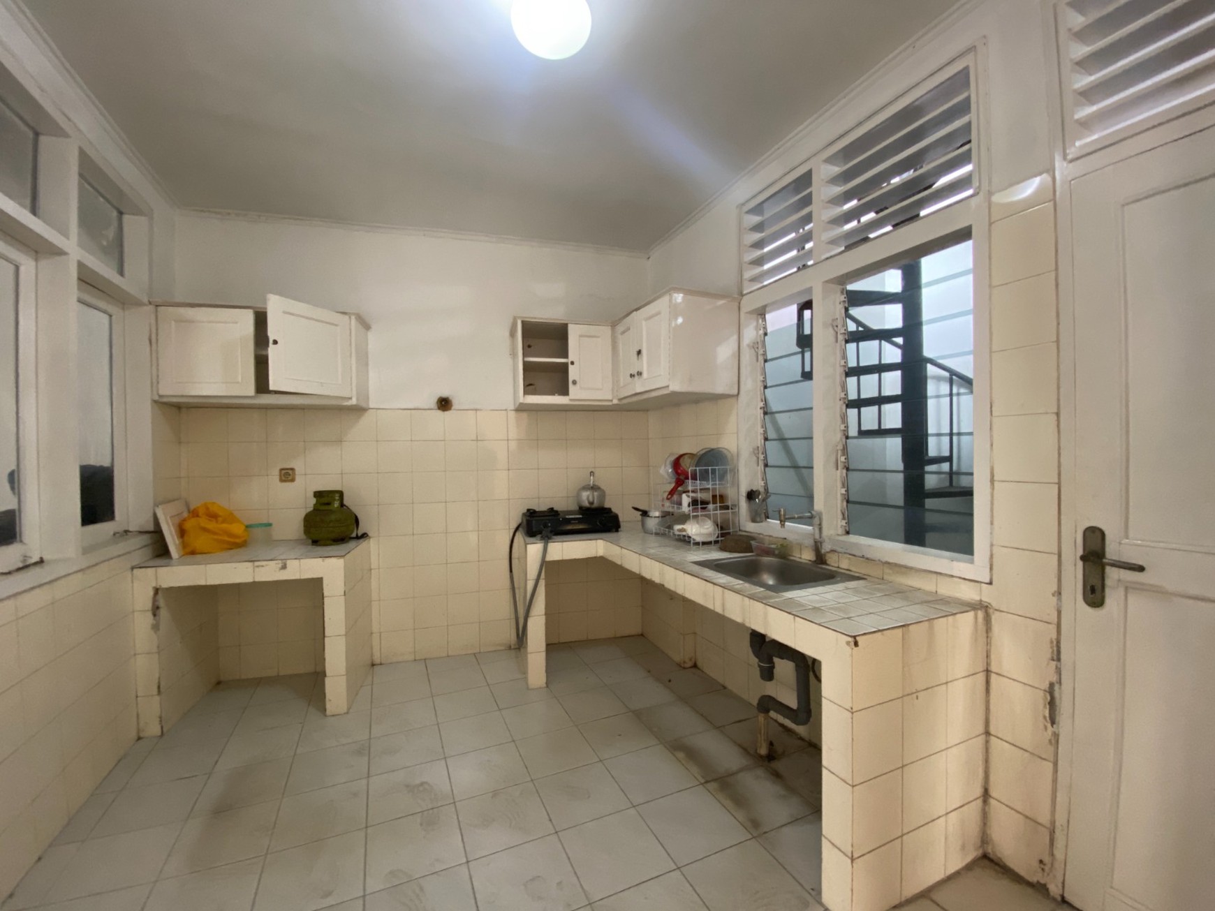 Rumah Hitung Tanah Area Cipete