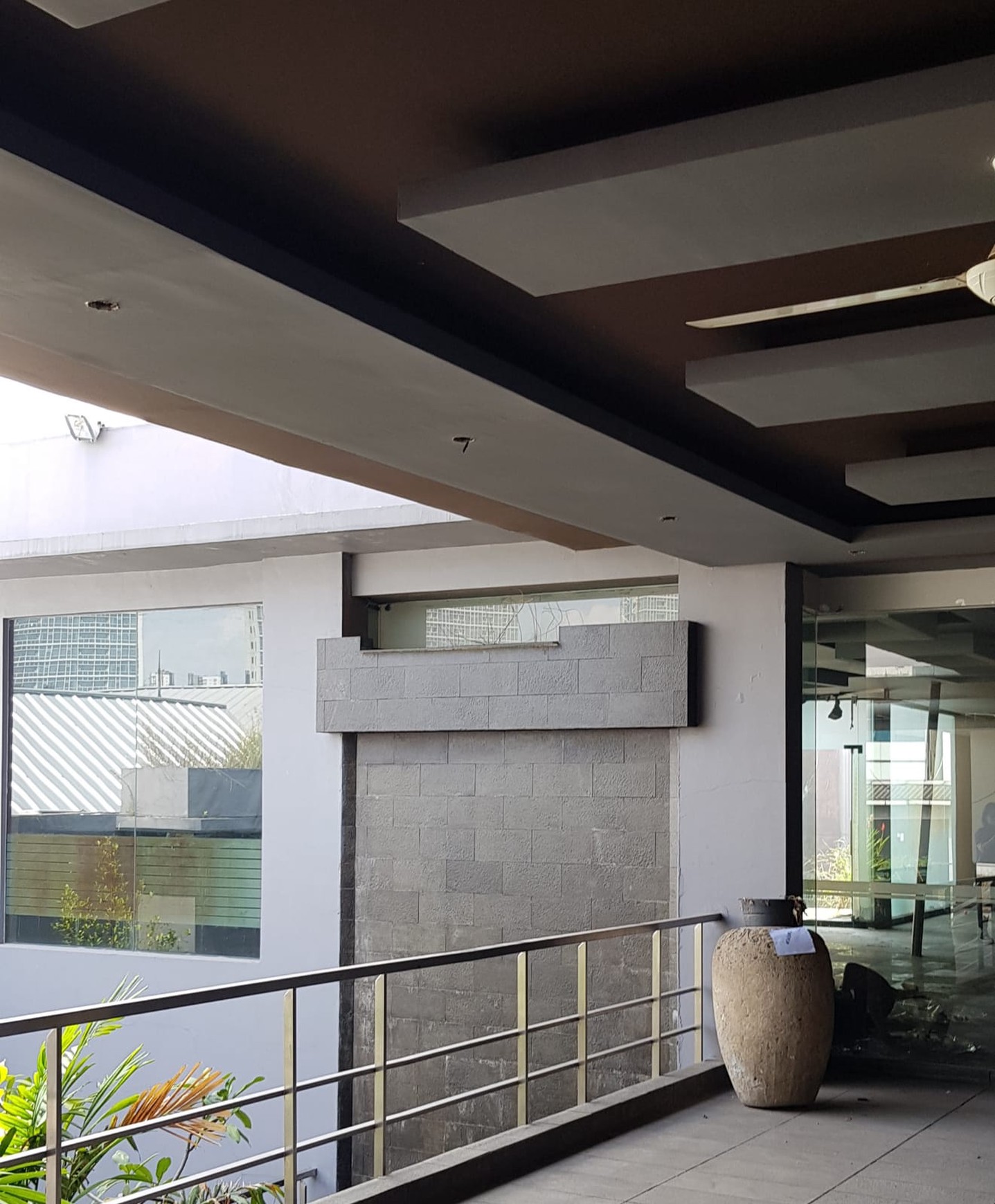 TANAH DAN BANGUNAN AREA KOMERSIAL MENTENG