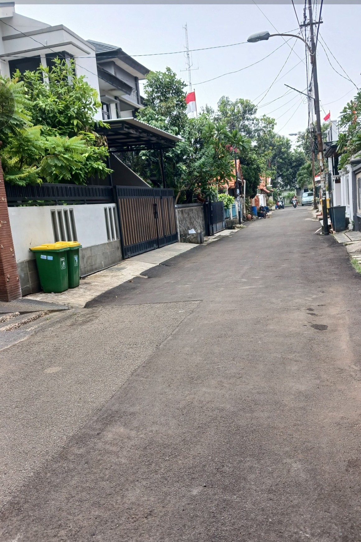 Cantik Mewah Murah 2 1/2 lt Luas lokasi strategis di Karang Tengah