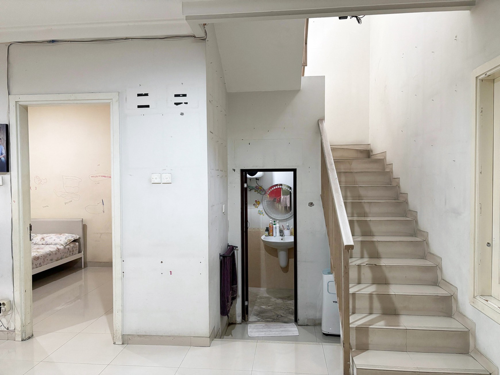 Rumah di Central Park A. Yani Surabaya Selatan, Minimalis, 2 Lantai, SIAP HUNI !!! - MG -