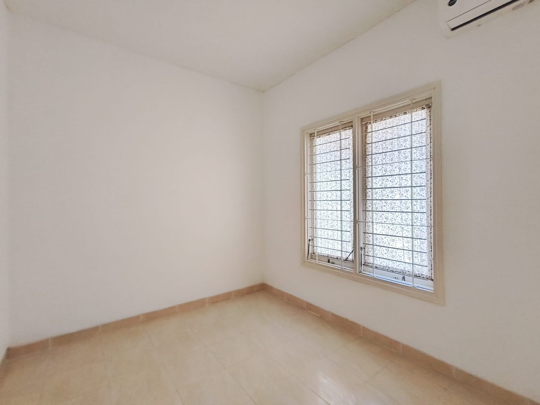 Disewakan Rumah  Siap Huni 1 lantai  Royal Park Citraland Surabaya