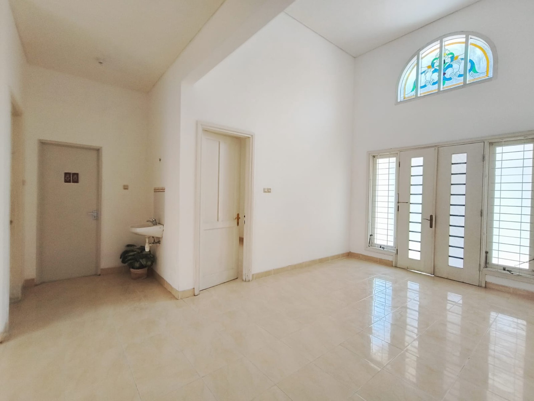 Disewakan Rumah  Siap Huni 1 lantai  Royal Park Citraland Surabaya