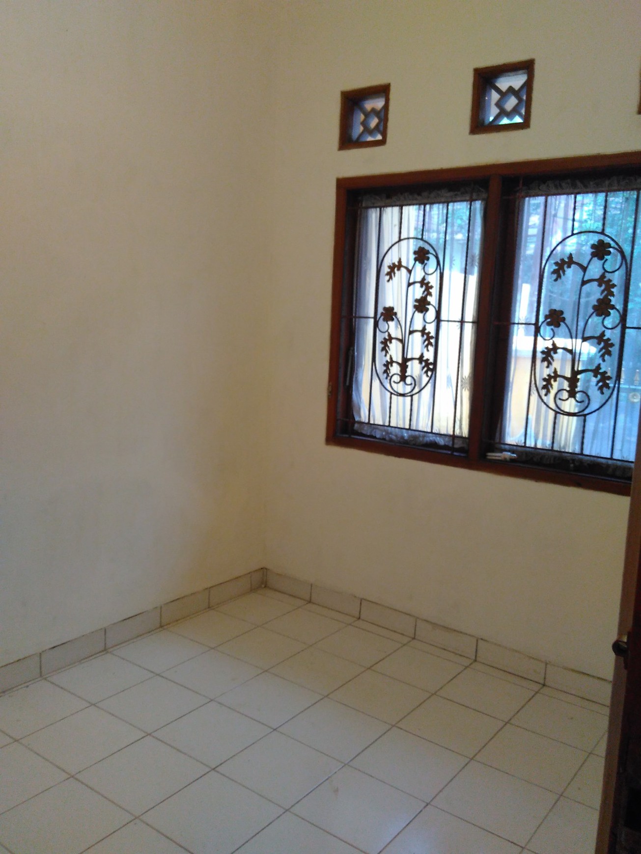 Rumah Siap Huni dan Sangat Terawat di Villa Nusa Indah 3, Gunung Putri, Bogor