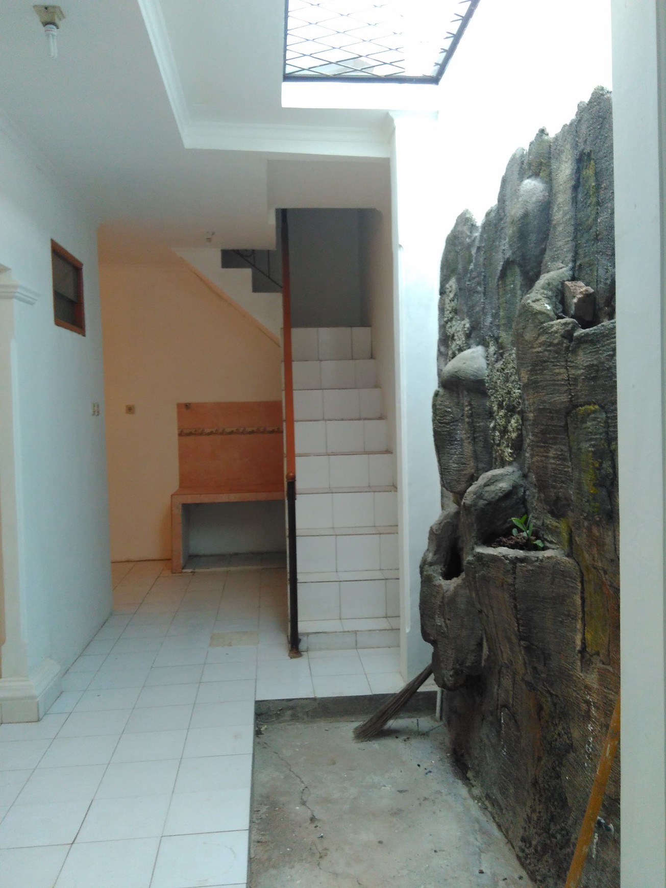 Rumah Siap Huni dan Sangat Terawat di Villa Nusa Indah 3, Gunung Putri, Bogor