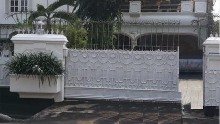 Rumah bagus, Asri, siap huni, Lokasi strategis di Tebet