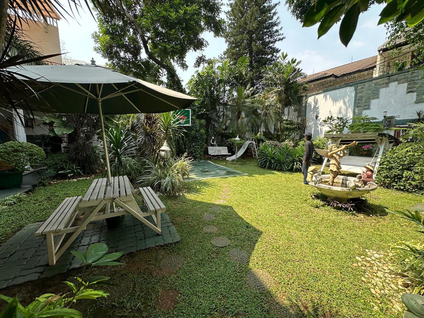 Rumah bagus, Asri, siap huni, Lokasi strategis di Tebet