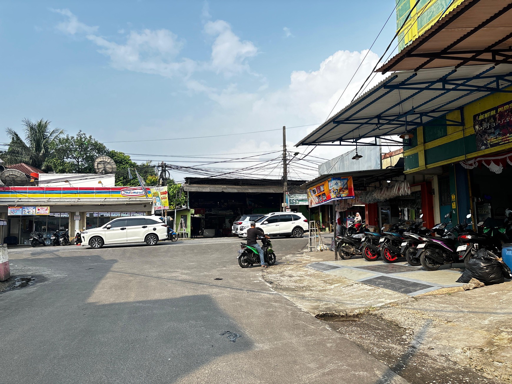 Ruko 2 1/2 Lantai Rooftop di Lokasi Strategis Komersil Puri Serpong 2, 7 Menit Ke BSD
