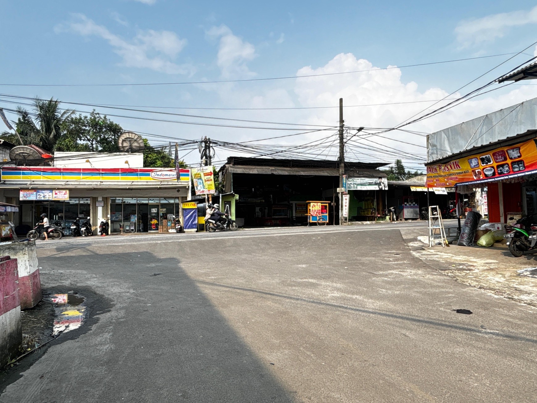 Ruko 2 1/2 Lantai Rooftop di Lokasi Strategis Komersil Puri Serpong 2, 7 Menit Ke BSD