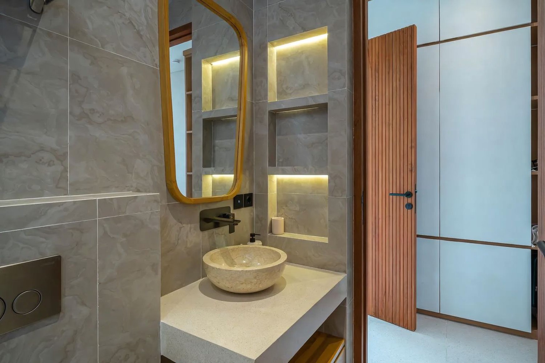 Leasehold - Stylish Villa with Smart Technology, Close to the Beach of Ungasan, Bali