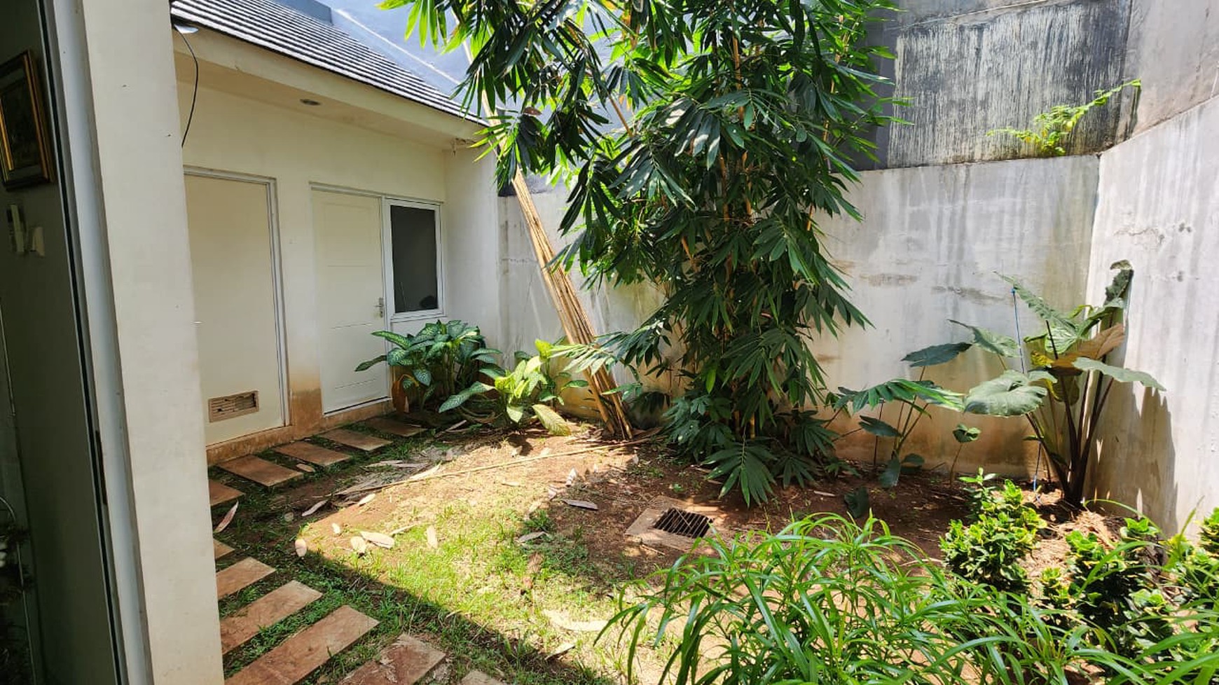 TERMURAH!! Rumah Cantik Furnished, Rapi Siap Huni Kota Wisata Cibubur 