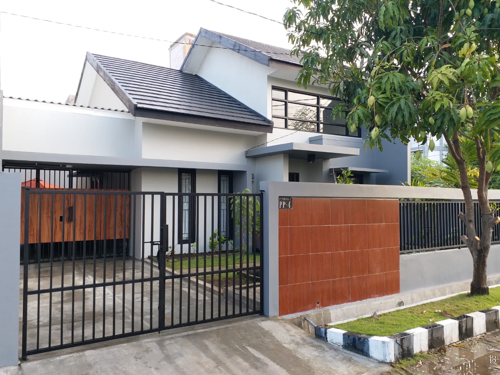 Rumah Bagus Di Perum Rangkut Pandug Surabaya Jawa Timur