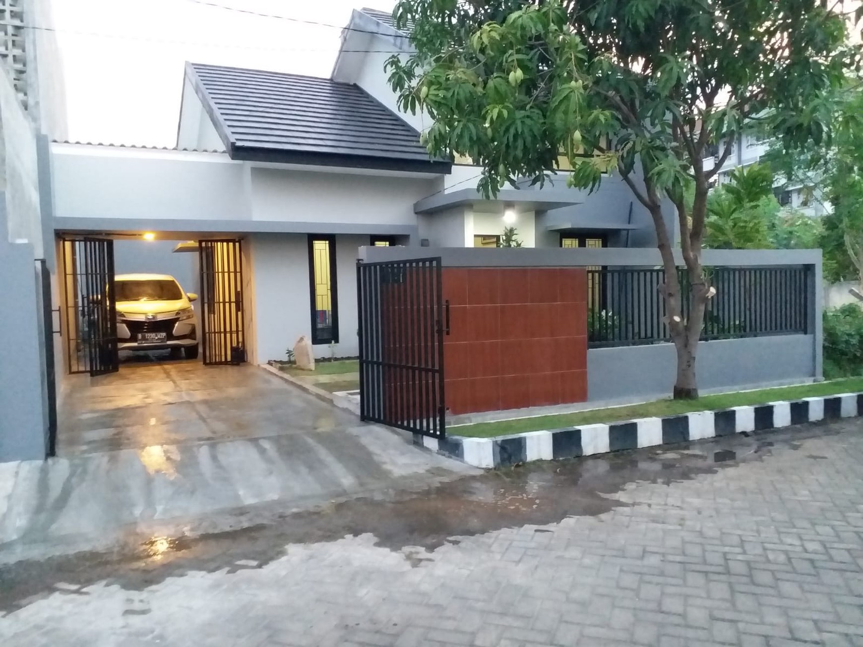 Rumah Bagus Di Perum Rangkut Pandug Surabaya Jawa Timur