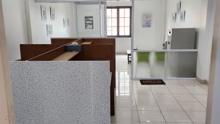 Ruko  bagus 4 lantai pojok siap pakai di Tendean Square Jakarta Selatan