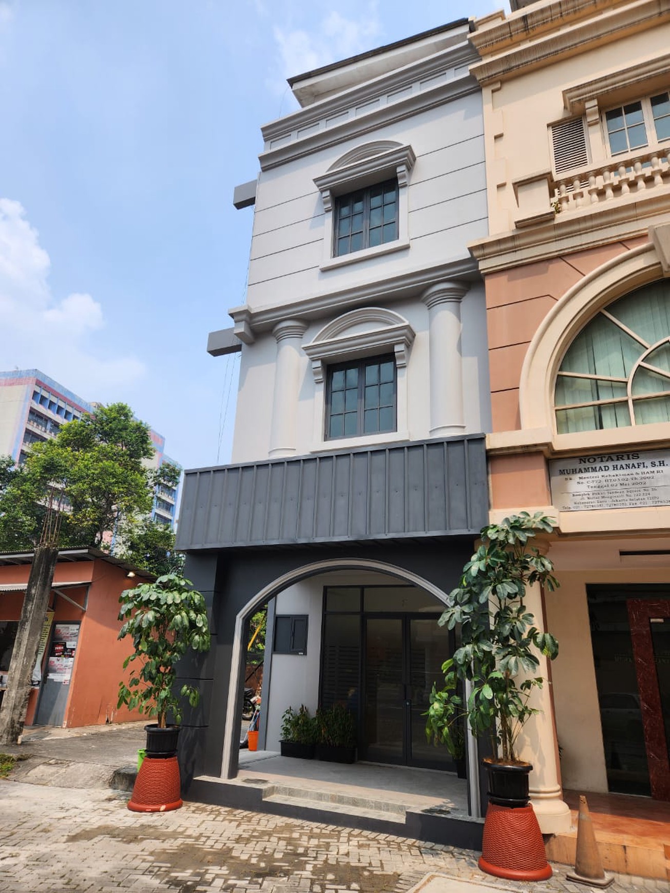 Ruko bagus 4 lantai pojok siap pakai di Tendean Square Jakarta Selatan