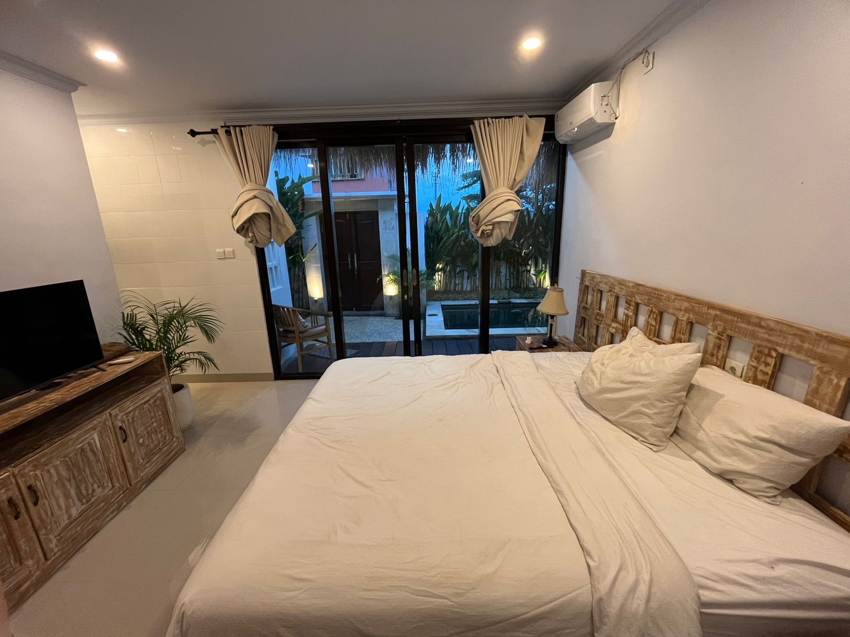 For Annual Rental - 1 bedroom villa in quiet spot area Dalung , Bali
