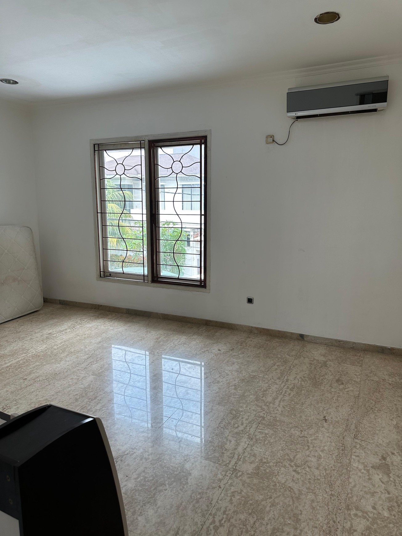 Rumah disewakan di Pondok Indah - Nyaman dan Aman