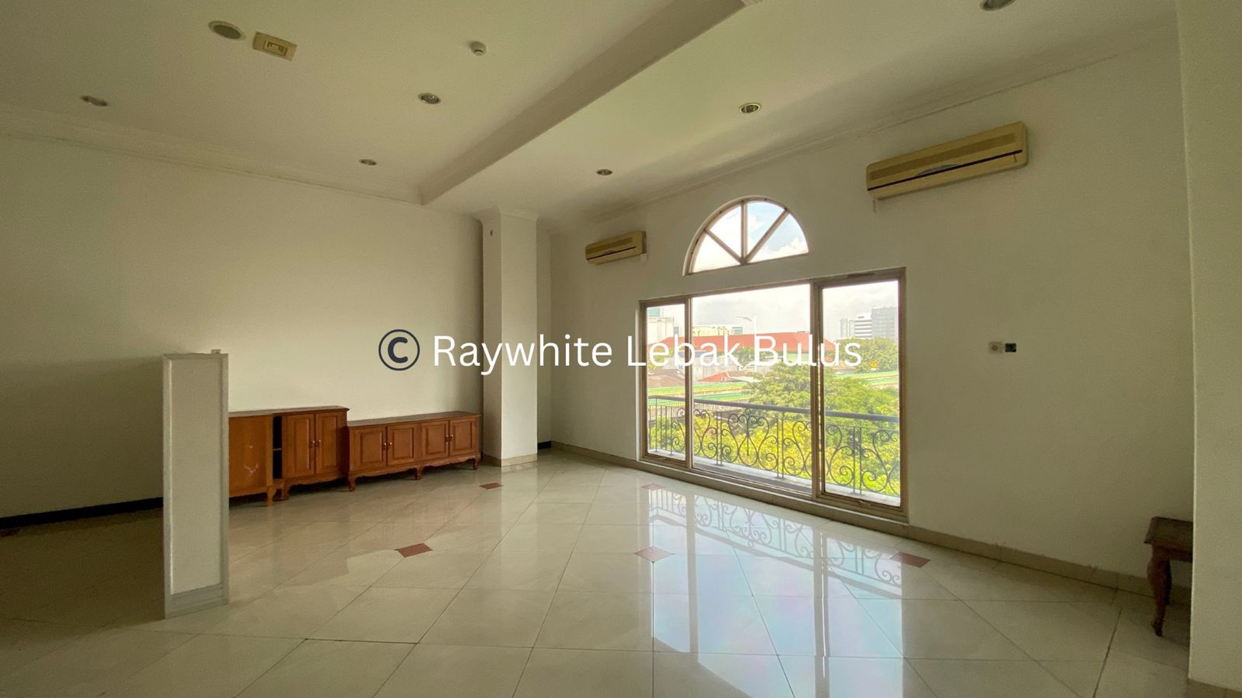 Disewakan Murah! Ruang Kantor di Premium Area Wolter Monginsidi, Jakarta Selatan