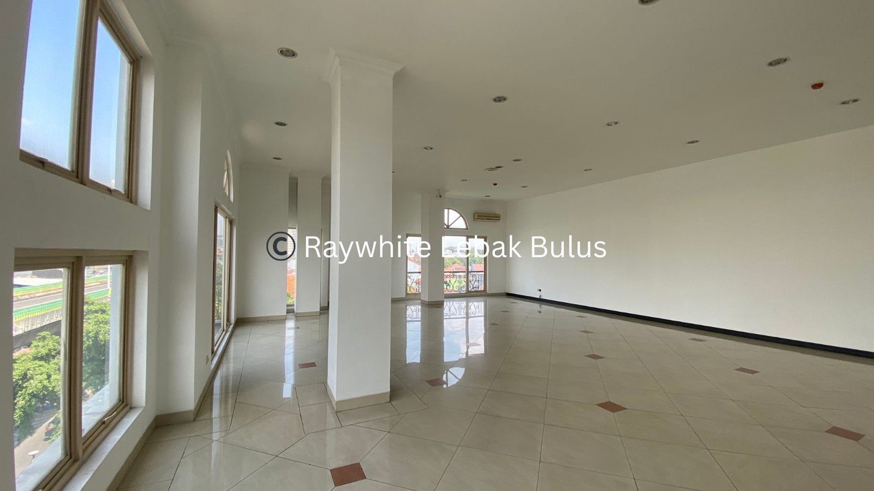 Disewakan Murah! Ruang Kantor di Premium Area Wolter Monginsidi, Jakarta Selatan