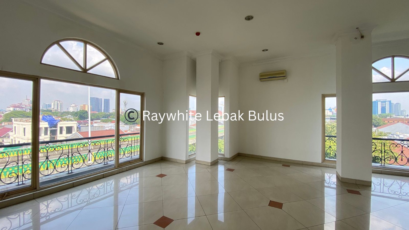 Disewakan Murah! Ruang Kantor di Premium Area Wolter Monginsidi, Jakarta Selatan