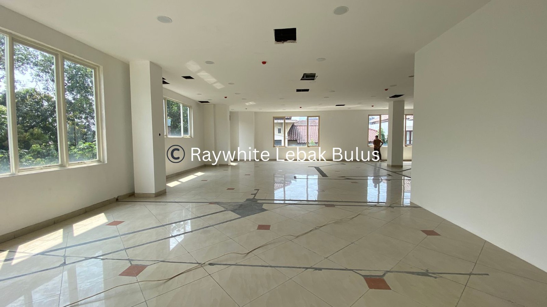 Disewakan Murah! Ruang Kantor di Premium Area Wolter Monginsidi, Jakarta Selatan