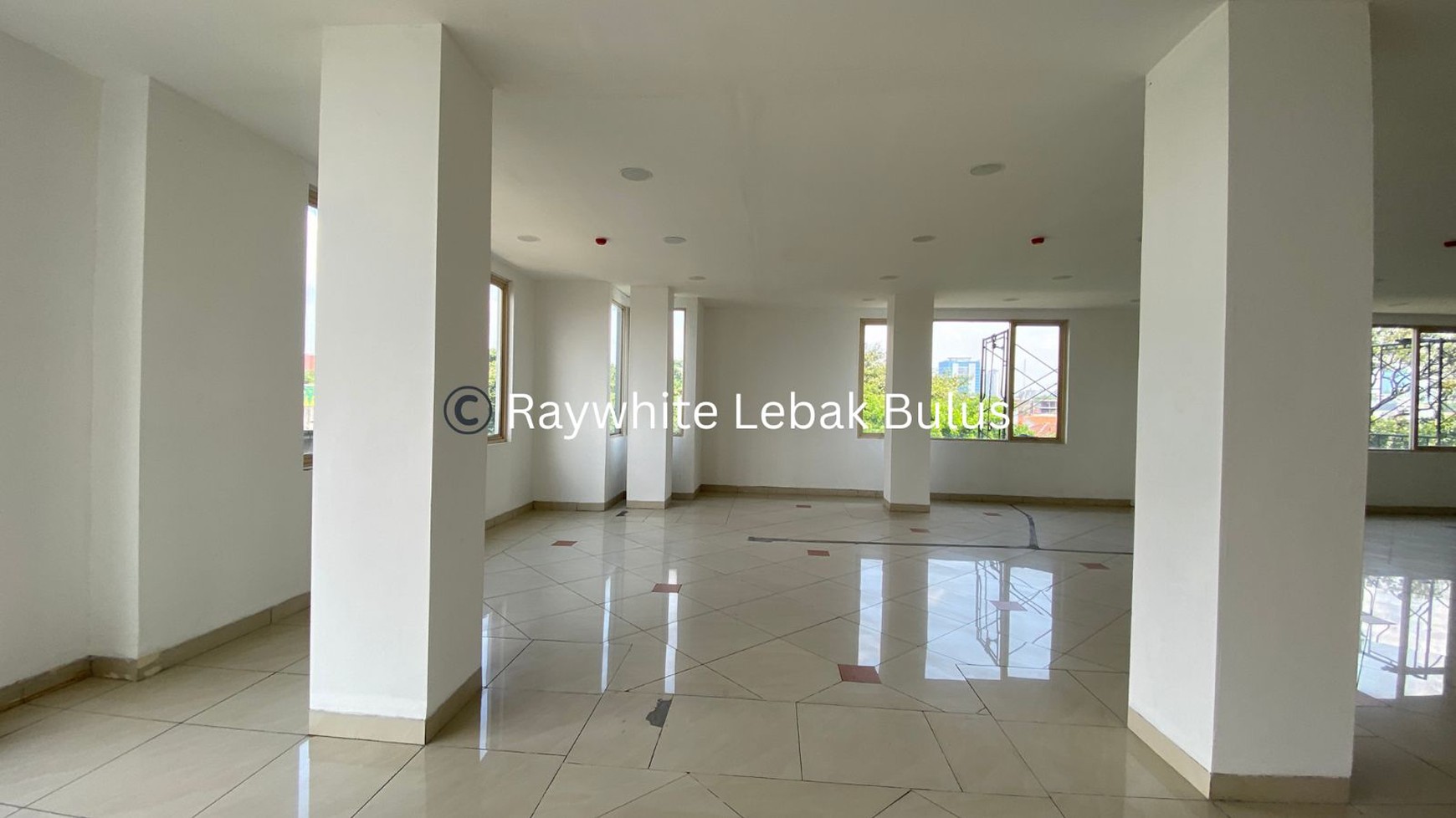 Disewakan Murah! Ruang Kantor di Premium Area Wolter Monginsidi, Jakarta Selatan