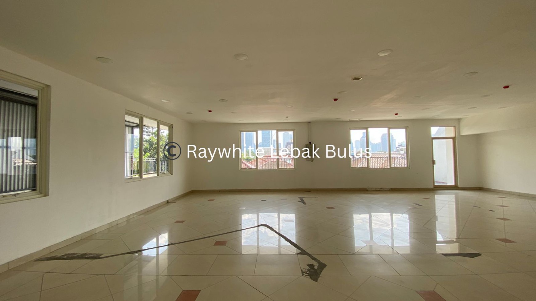 Disewakan Murah! Ruang Kantor di Premium Area Wolter Monginsidi, Jakarta Selatan