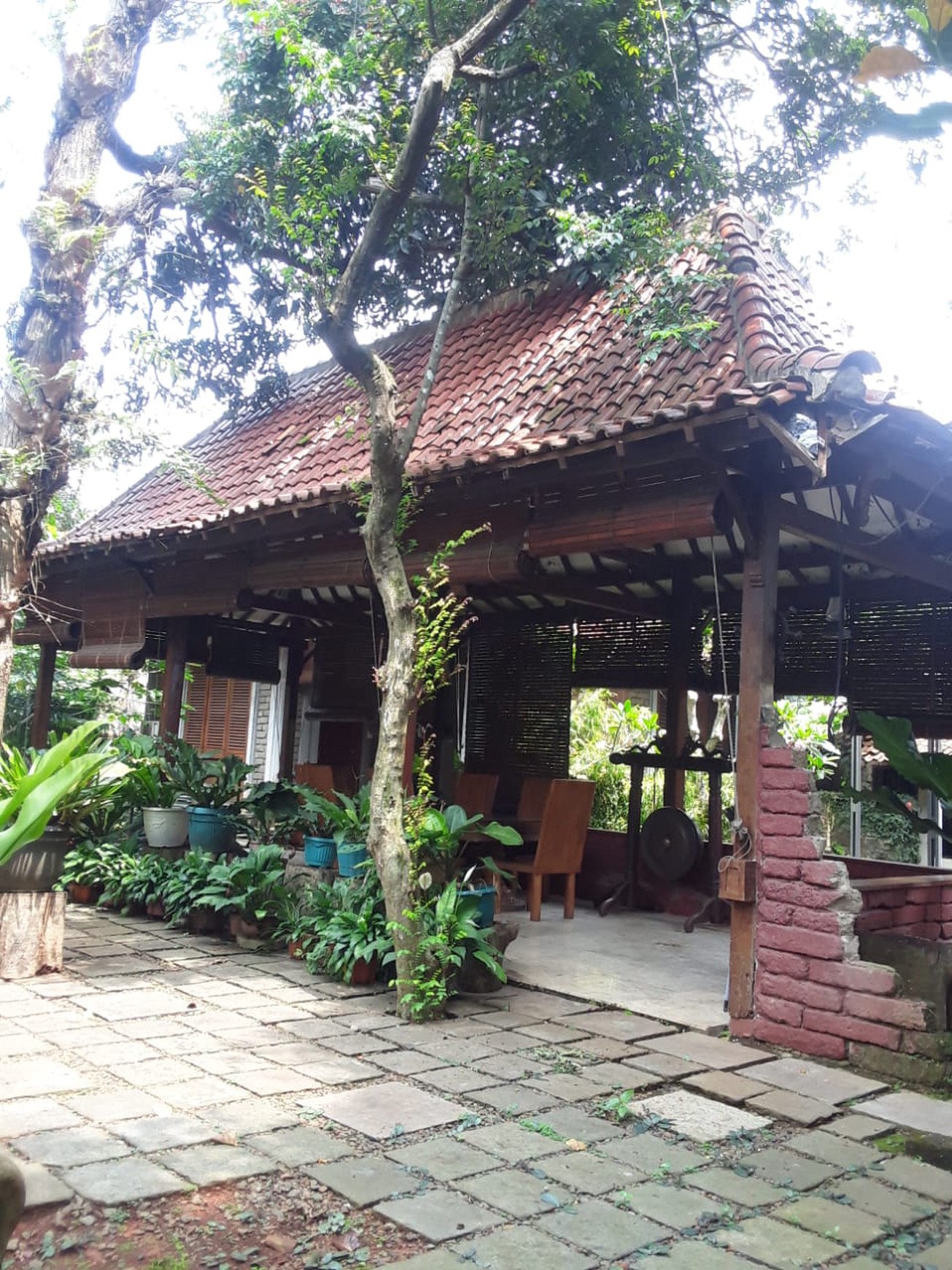 Dijual resort pribadi halaman yang luas di lingkungan yang tenang di Sawangan