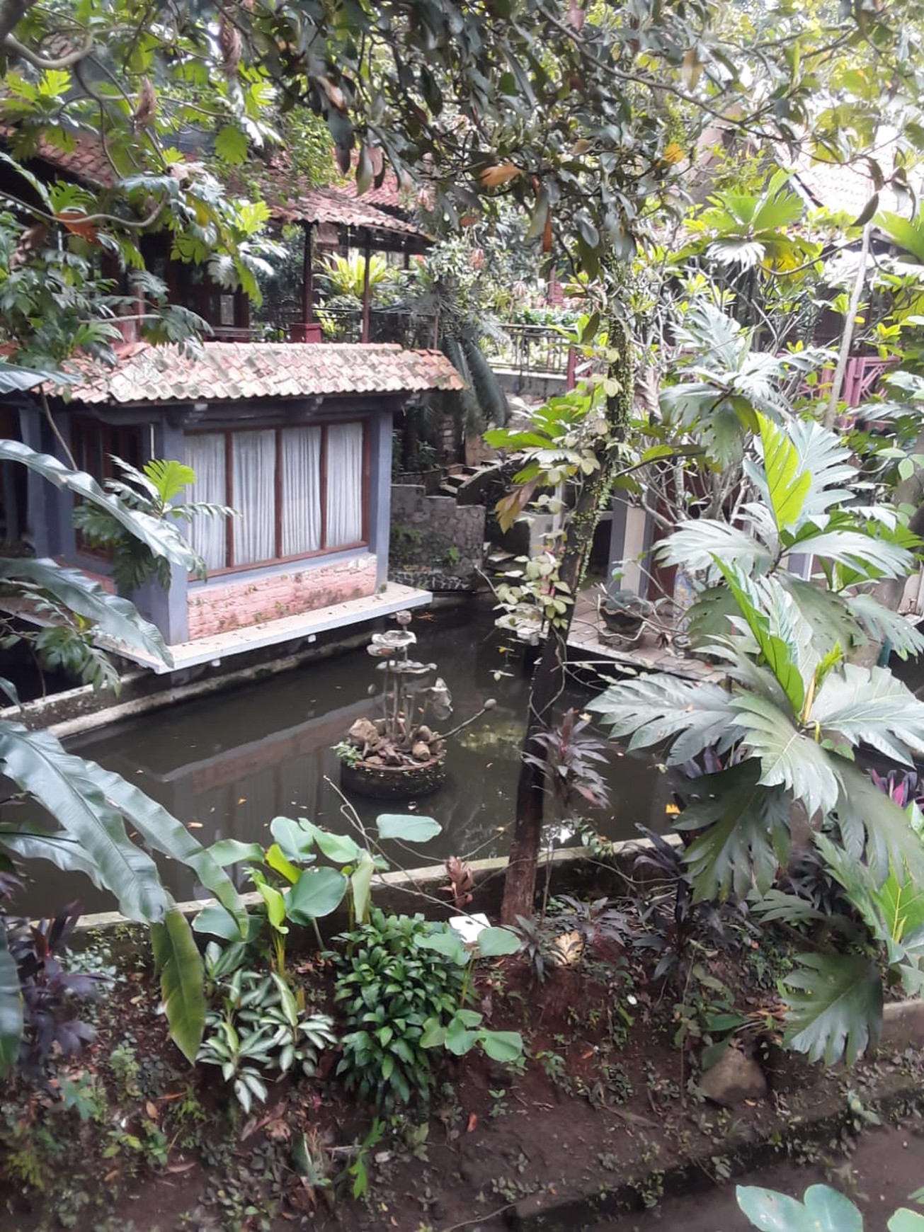Dijual resort pribadi halaman yang luas di lingkungan yang tenang di Sawangan