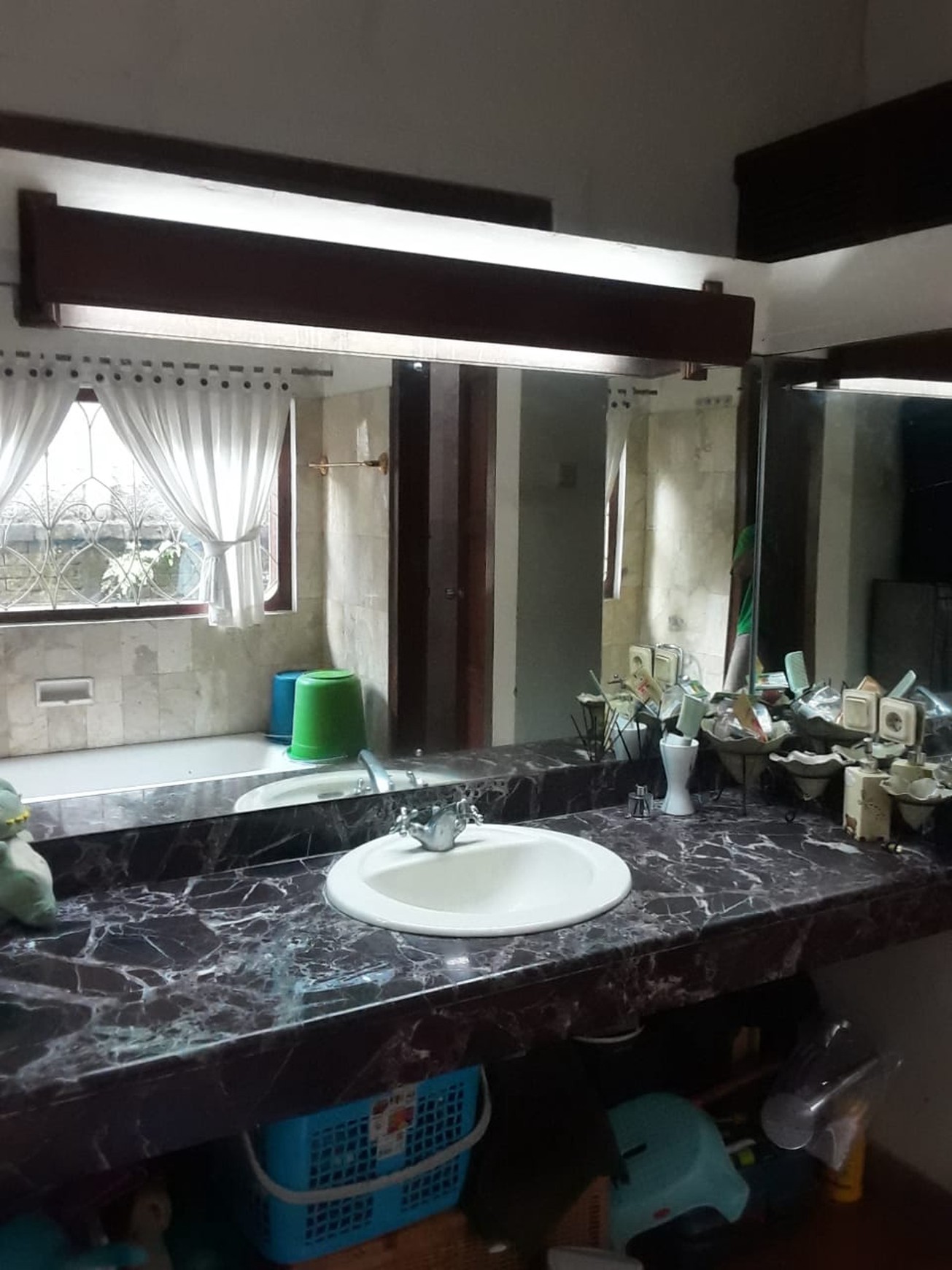 Dijual resort pribadi halaman yang luas di lingkungan yang tenang di Sawangan