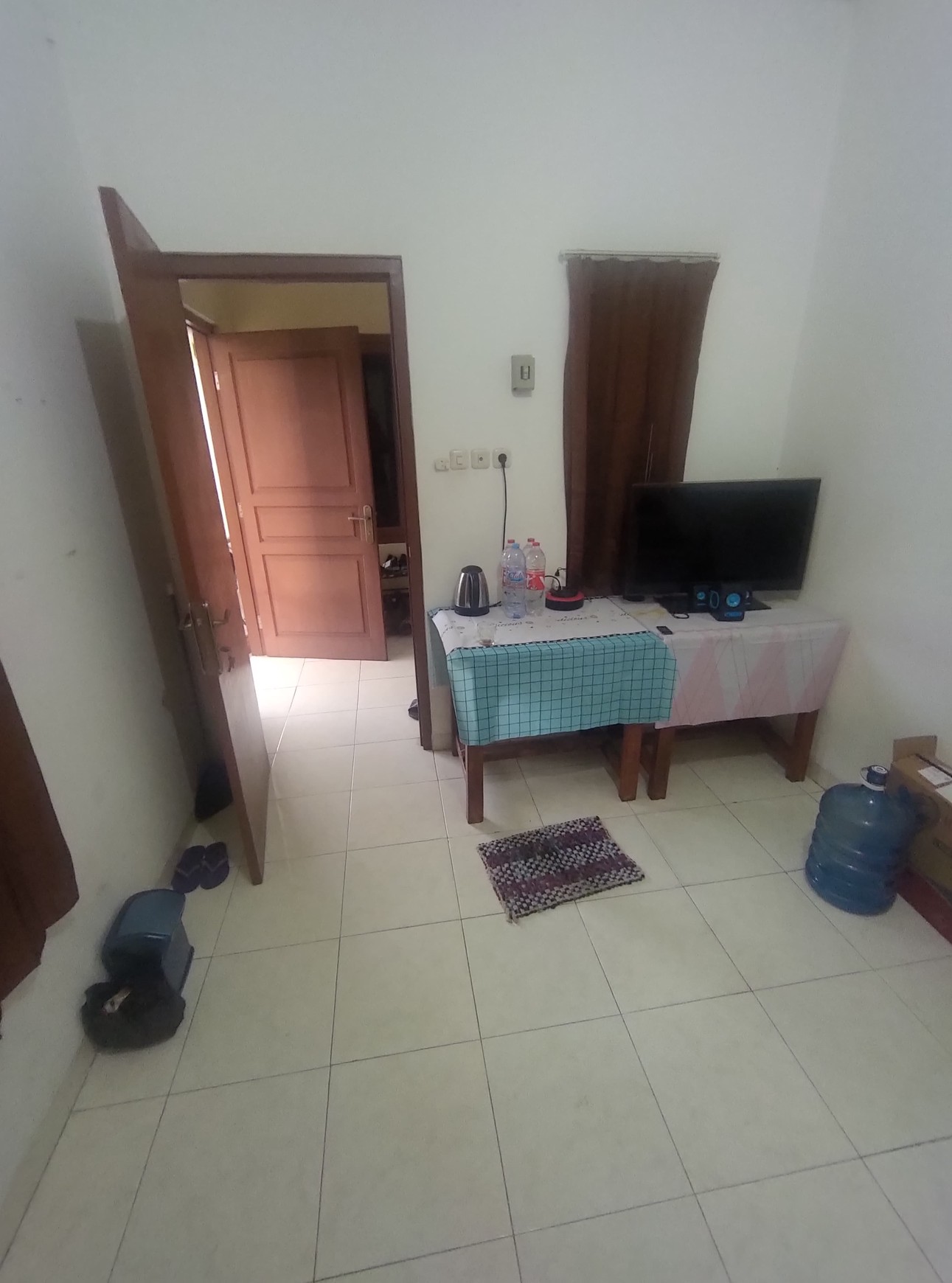 DIJUAL CEPAT Rumah KOST 3 Lantai Sektor 1 BINTARO Jakarta Selatan
