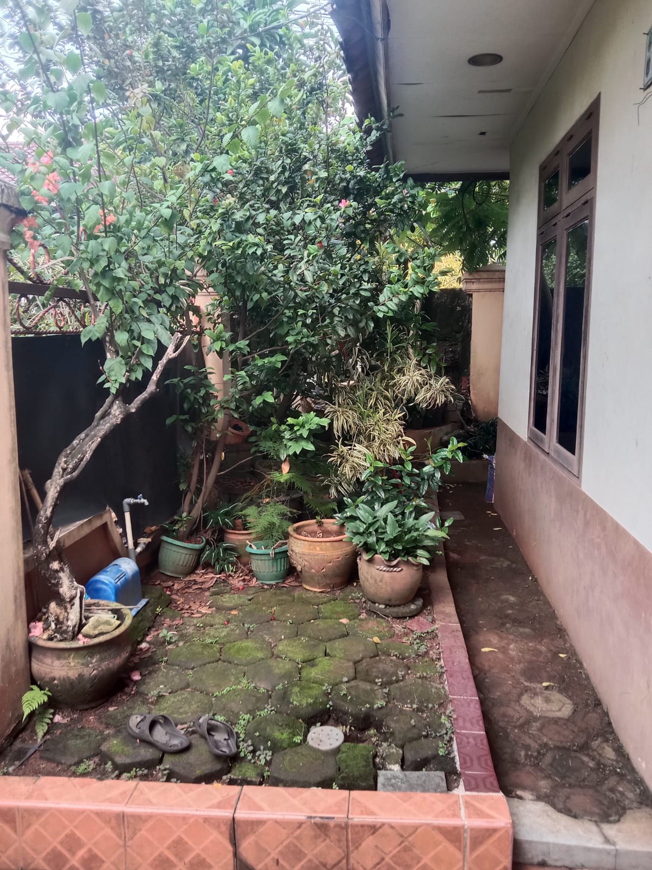 DIJUAL CEPAT RUMAH 11/2 LANTAI DI KELAPA DUA CIMANGGIS 