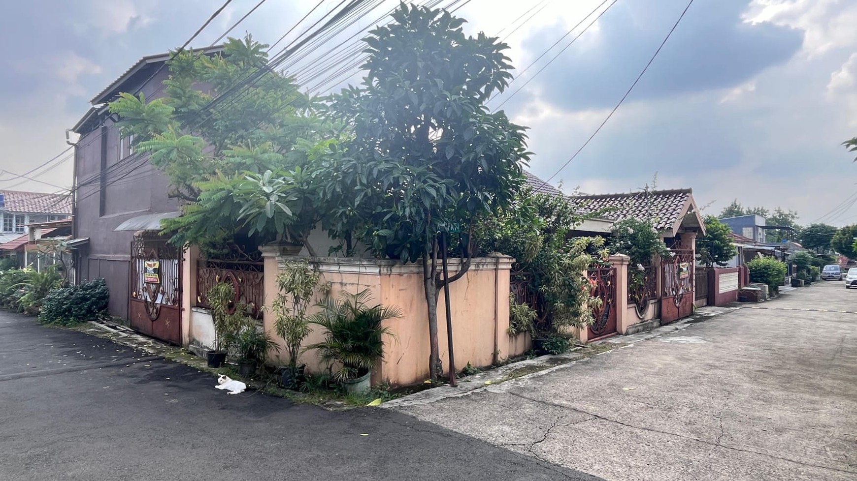 DIJUAL CEPAT RUMAH 11/2 LANTAI DI KELAPA DUA CIMANGGIS 
