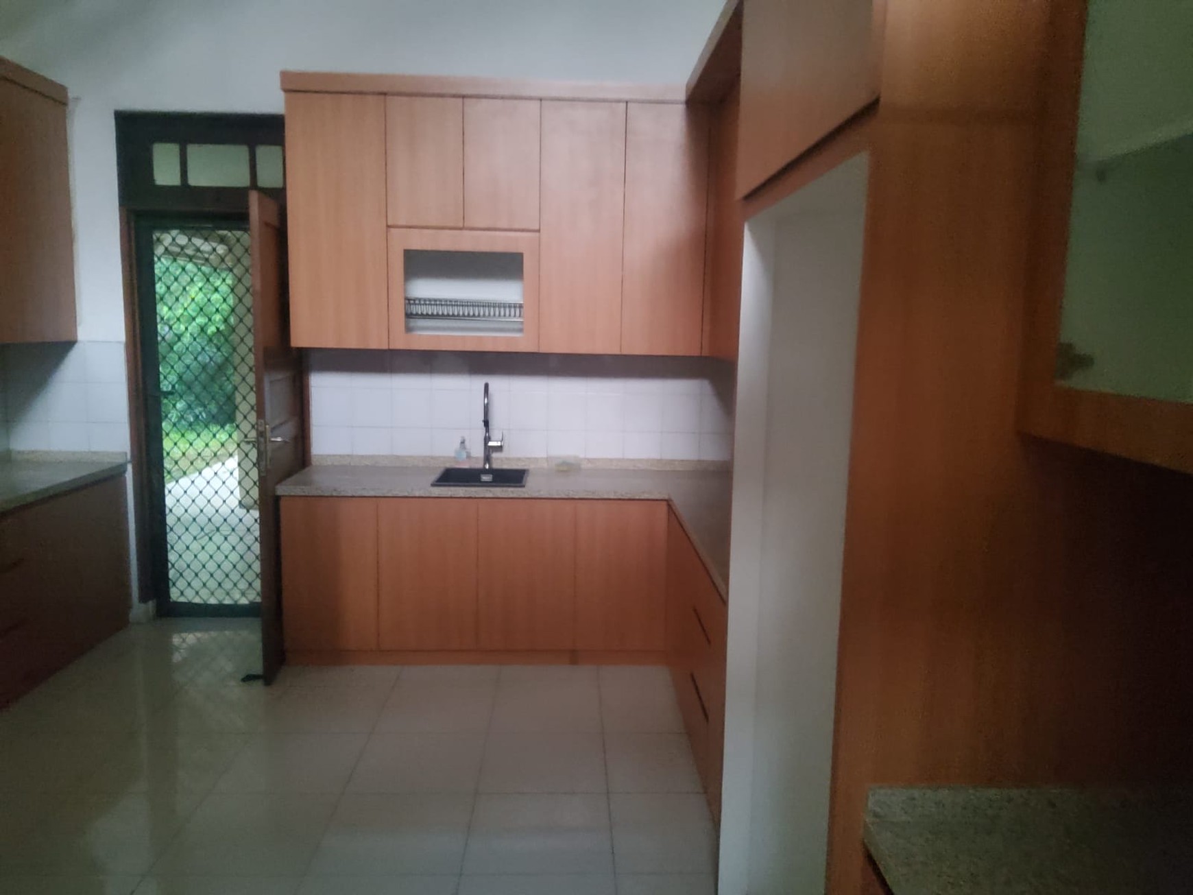 Rumah Kebun Asri & Nyaman Lokasi  Strategis Harga Dibawah NJOP di Lebak Bulus,  Jakarta Selatan