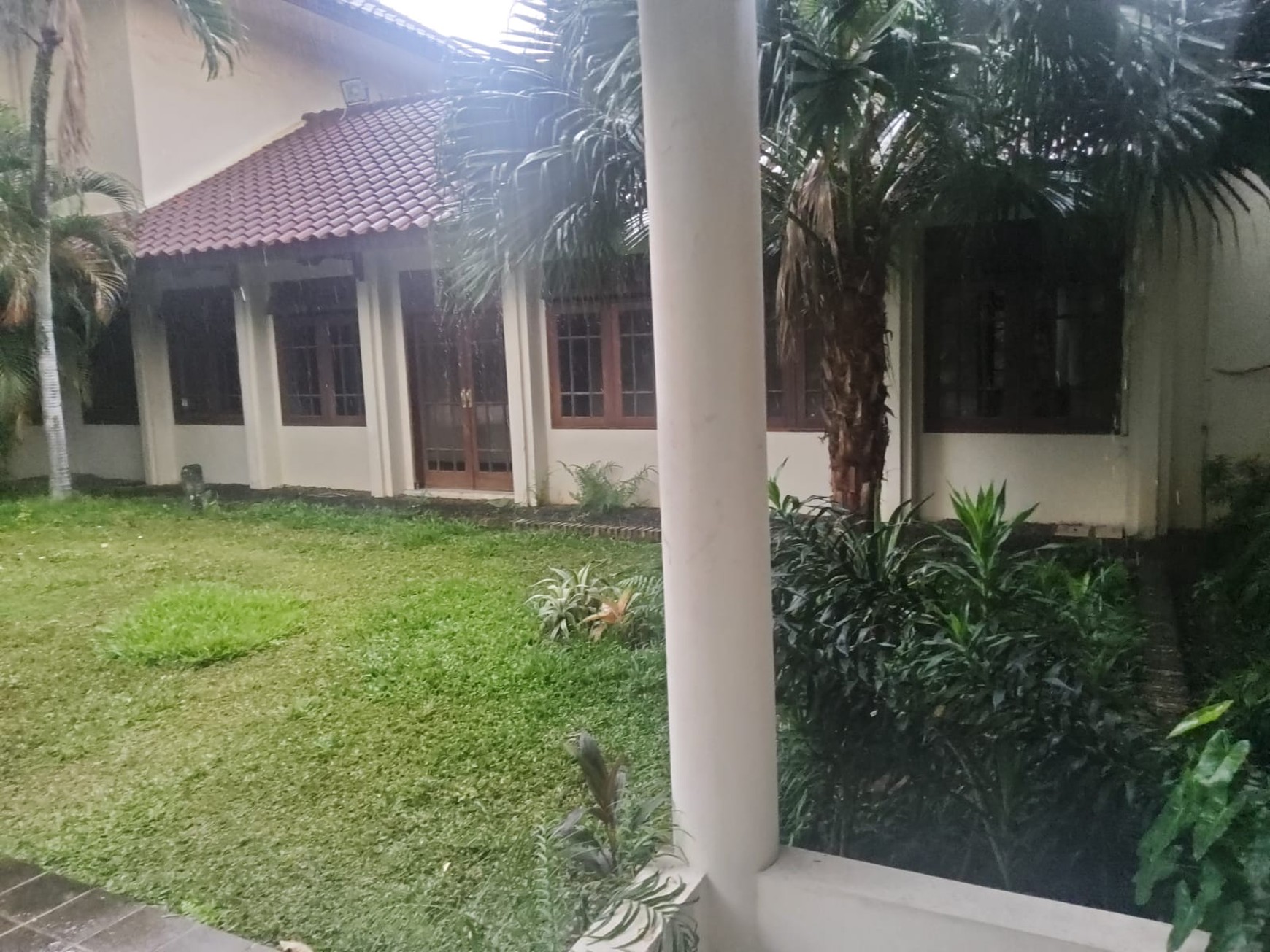 Rumah Kebun Asri & Nyaman Lokasi  Strategis Harga Dibawah NJOP di Lebak Bulus,  Jakarta Selatan