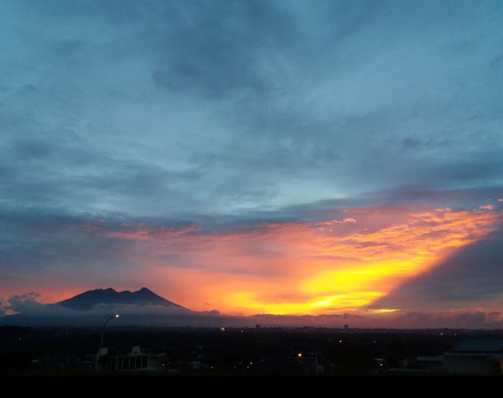 Banting Harga BU - Rumah 2 Lantai Siap Huni View Pegunungan