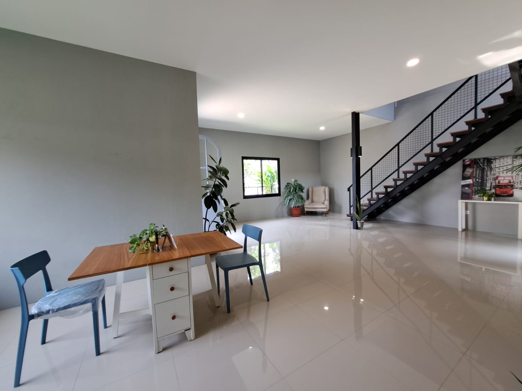 Rumah pojok modern bagus 2 lantai open space gaya industrial minimalis di Ciater Tangerang Selatan